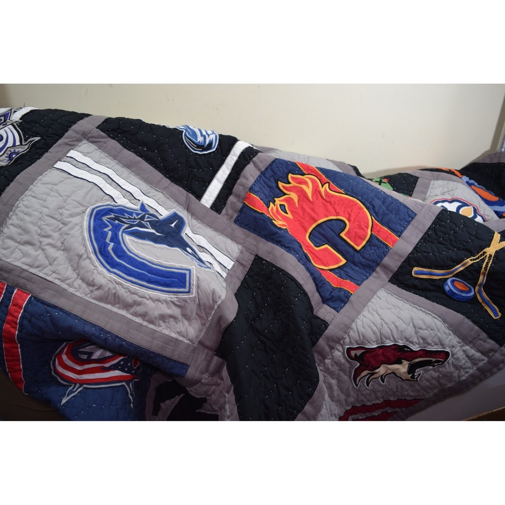 Pottery Barn Teen NHL Hockey Team Logos Patchwork Quilt‎ Bedding TWIN 84x64 PB